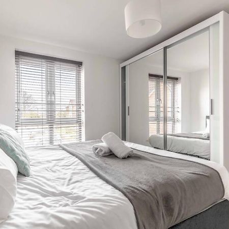 2 Bed & 2 Bath Cosy Apartment Slough- Free Parking Екстериор снимка