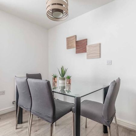 2 Bed & 2 Bath Cosy Apartment Slough- Free Parking Екстериор снимка