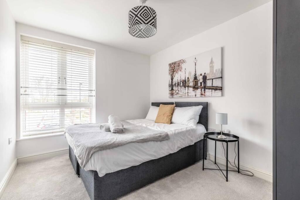2 Bed & 2 Bath Cosy Apartment Slough- Free Parking Екстериор снимка